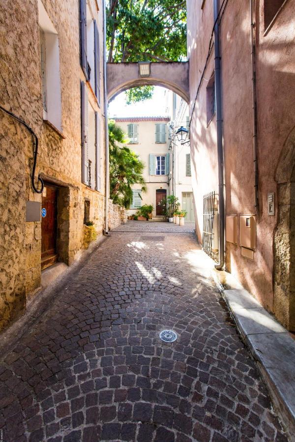 Au Coeur Du Vieil Antibes Et A 2 Pas De La Mer... Apartment Luaran gambar
